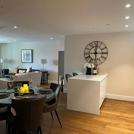 The Monochrome At Ryedale House Apartment *