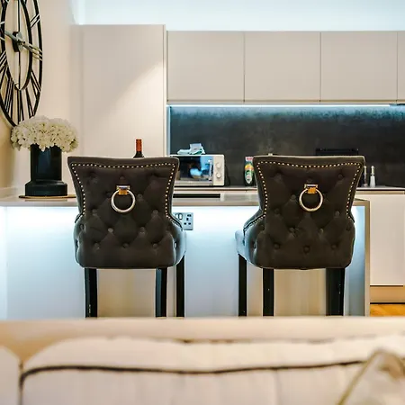 The Monochrome At Ryedale House - Free Parking Apartment York