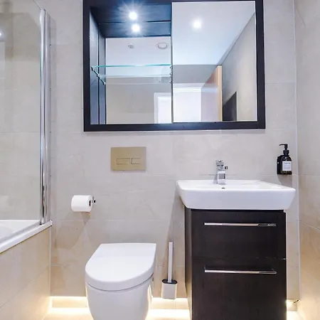 The Monochrome At Ryedale House - Free Parking Apartment *