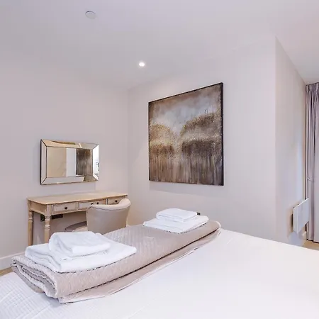 Apartment The Monochrome At Ryedale House - Free Parking *
