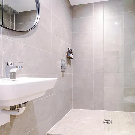 The Monochrome At Ryedale House - Free Parking Apartment