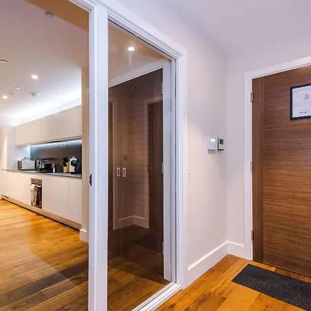 The Monochrome At Ryedale House - Free Parking Apartment *