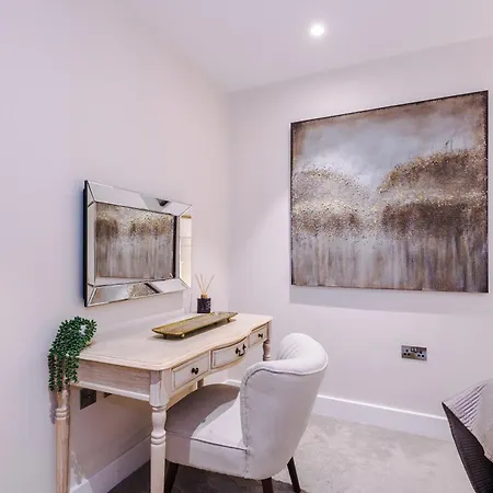 The Monochrome At Ryedale House - Free Parking Apartment