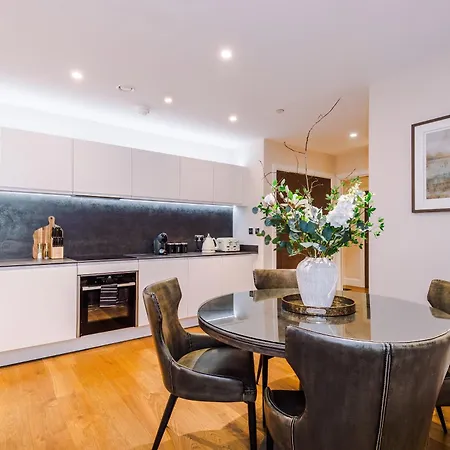 The Monochrome At Ryedale House - Free Parking Apartment York