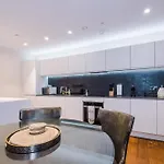 The Monochrome At Ryedale House - Free Parking Apartment