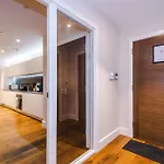 The Monochrome At Ryedale House - Free Parking Apartment *