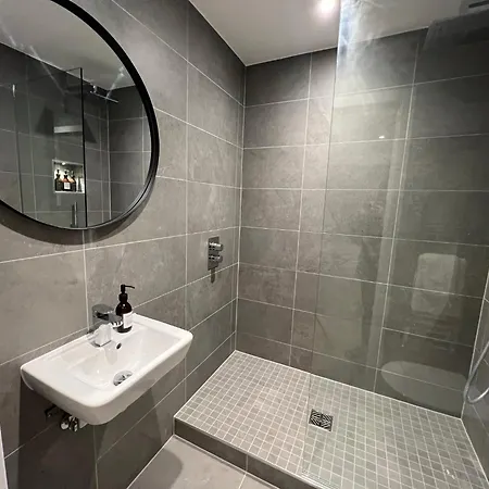 Апартаменты The Monochrome At Ryedale House - Free Parking *