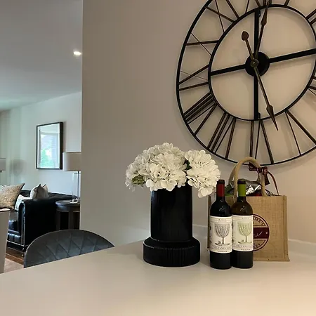 The Monochrome At Ryedale House Apartment York