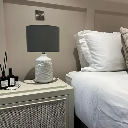 Daire The Monochrome At Ryedale House - Free Parking